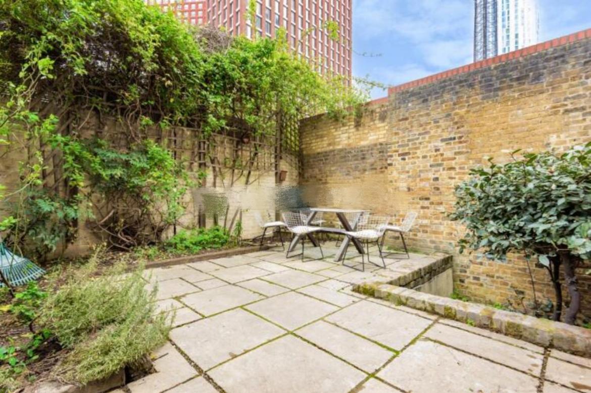 Shared Guest House 5 Mins Walk From Vauxhall And Nine Elms Station With Off-Site Parking Near Us Embassy Londra Esterno foto