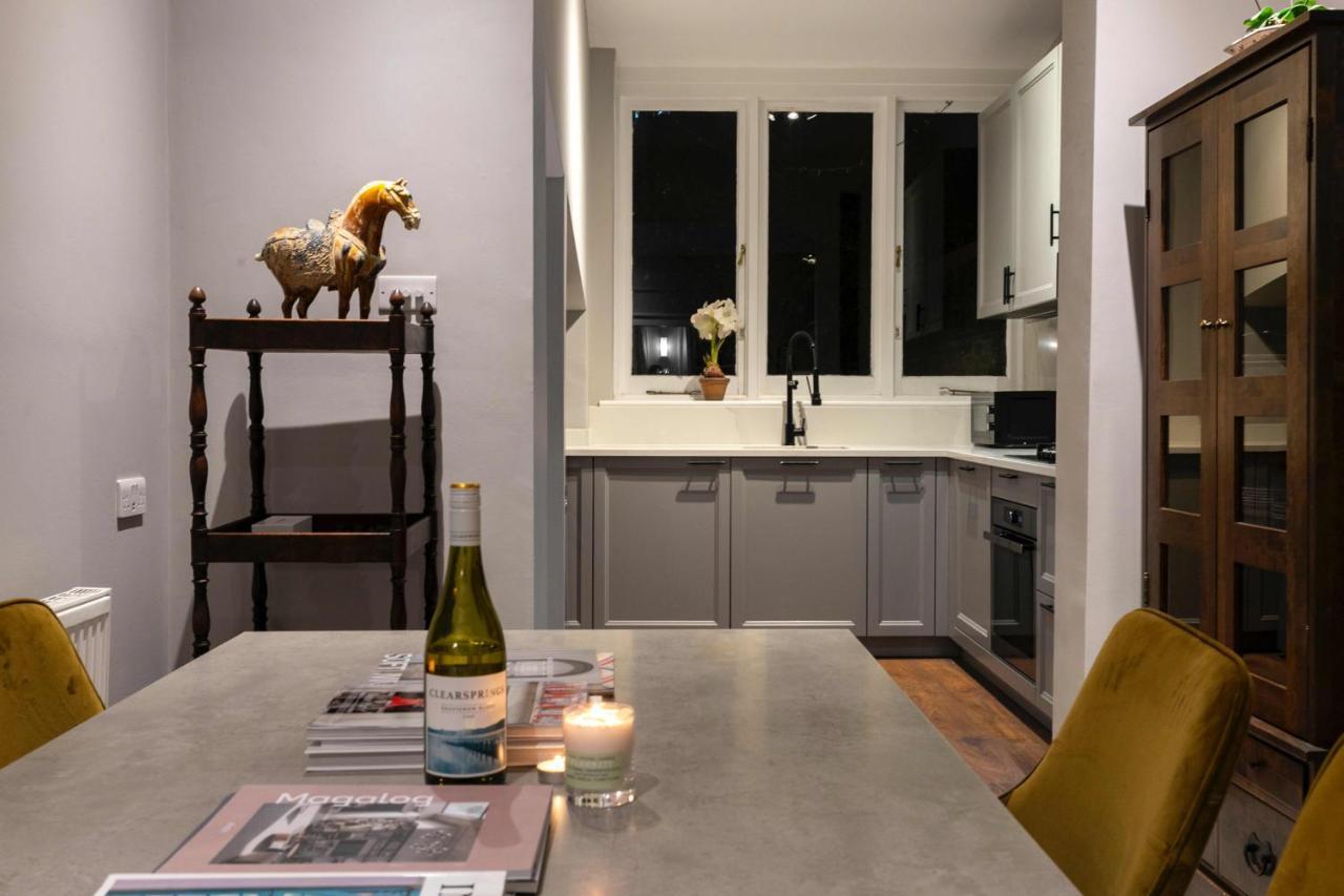 Shared Guest House 5 Mins Walk From Vauxhall And Nine Elms Station With Off-Site Parking Near Us Embassy Londra Esterno foto